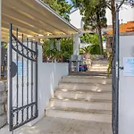 Sea La Vie B&B 4*