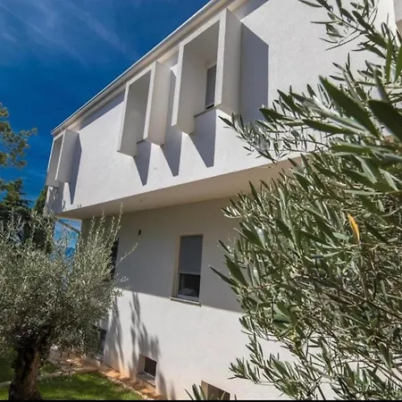 Sea La Vie Bed & Breakfast 4*