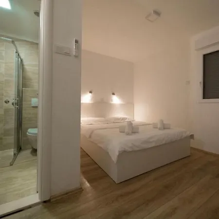 ベッド・アンド・ブレックファスト Sea La Vie ノヴィ・ヴィノドロスキー