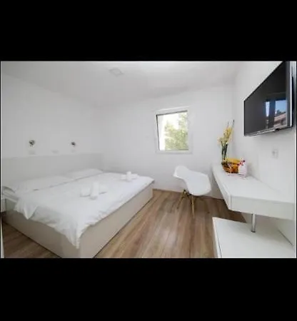 ベッド・アンド・ブレックファスト Sea La Vie ノヴィ・ヴィノドロスキー