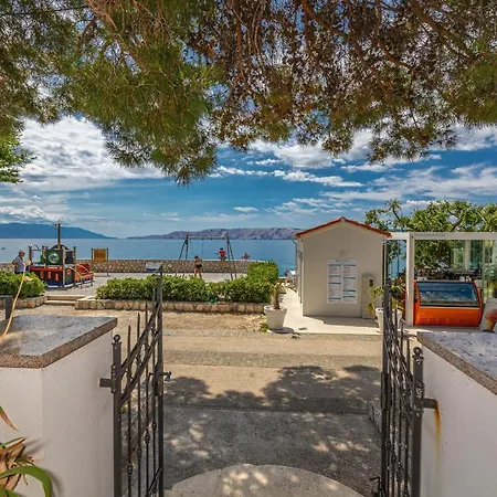 ベッド・アンド・ブレックファスト Sea La Vie 4*