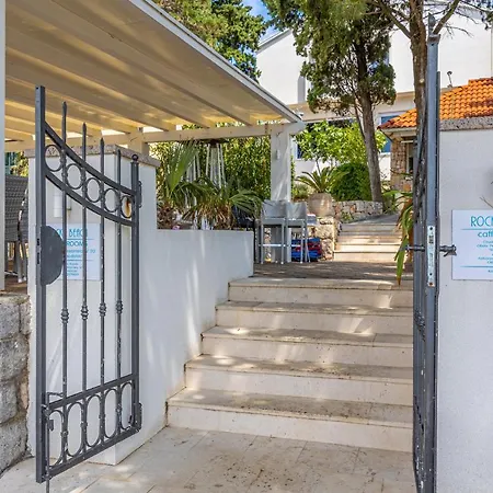 Sea La Vie Bed & Breakfast 4*