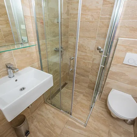 ベッド・アンド・ブレックファスト Sea La Vie 4*